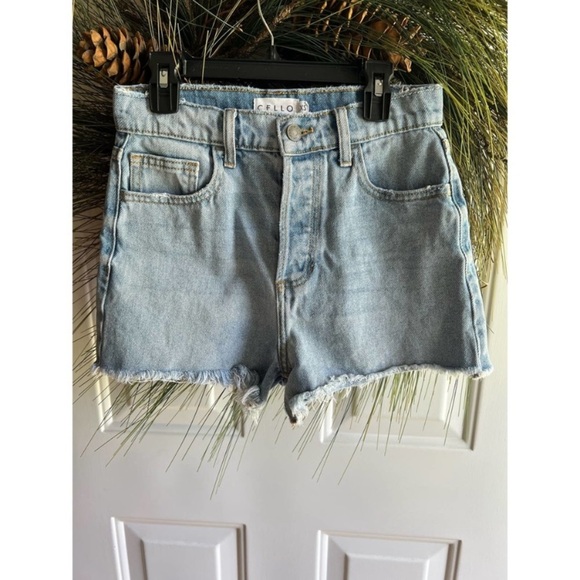 Cello High Rise Mom denim jean shorts with hidden button up fly, Size XS. - Picture 12 of 13